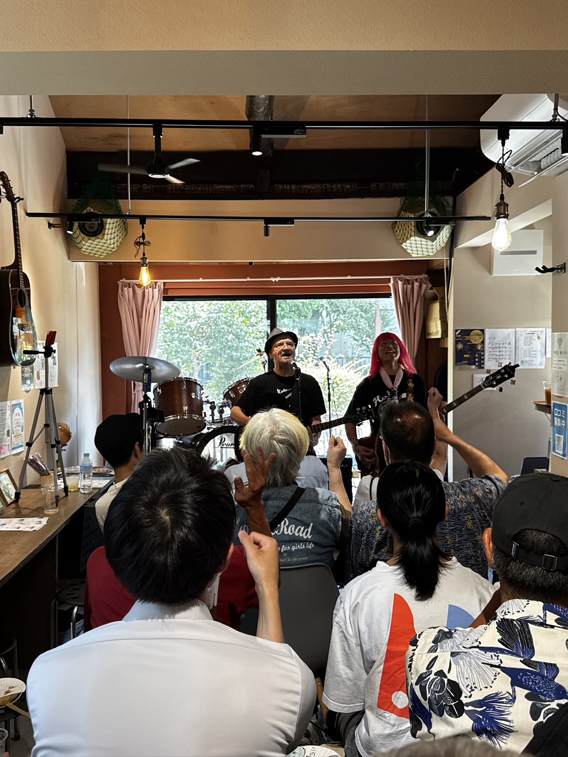 みなもあんでの演奏の様子